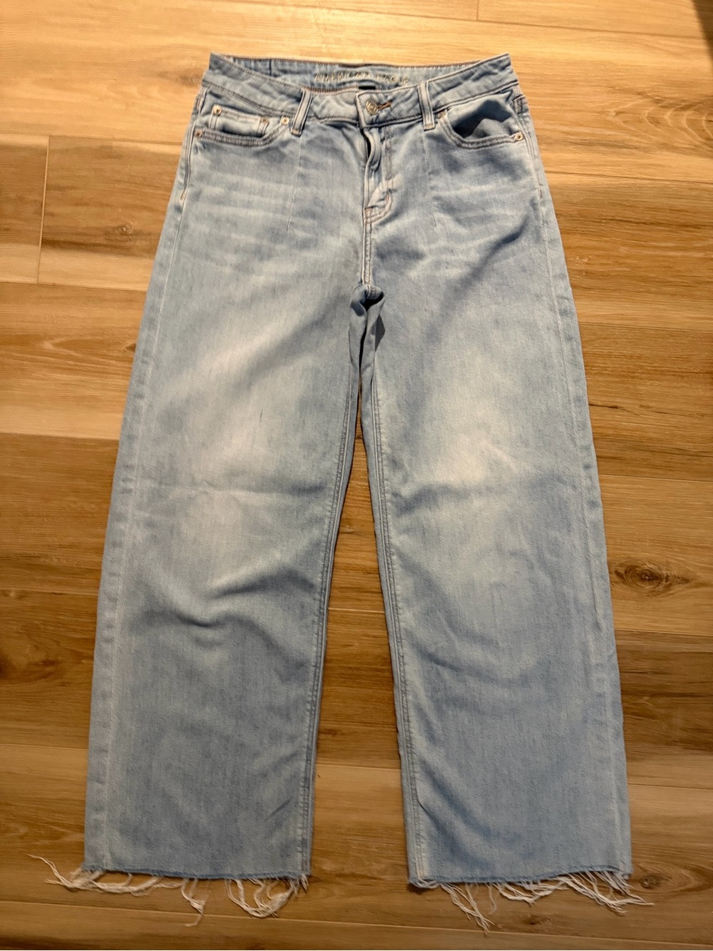AE Light Blue Wide-Leg Women’s Jeans, size 0 short
